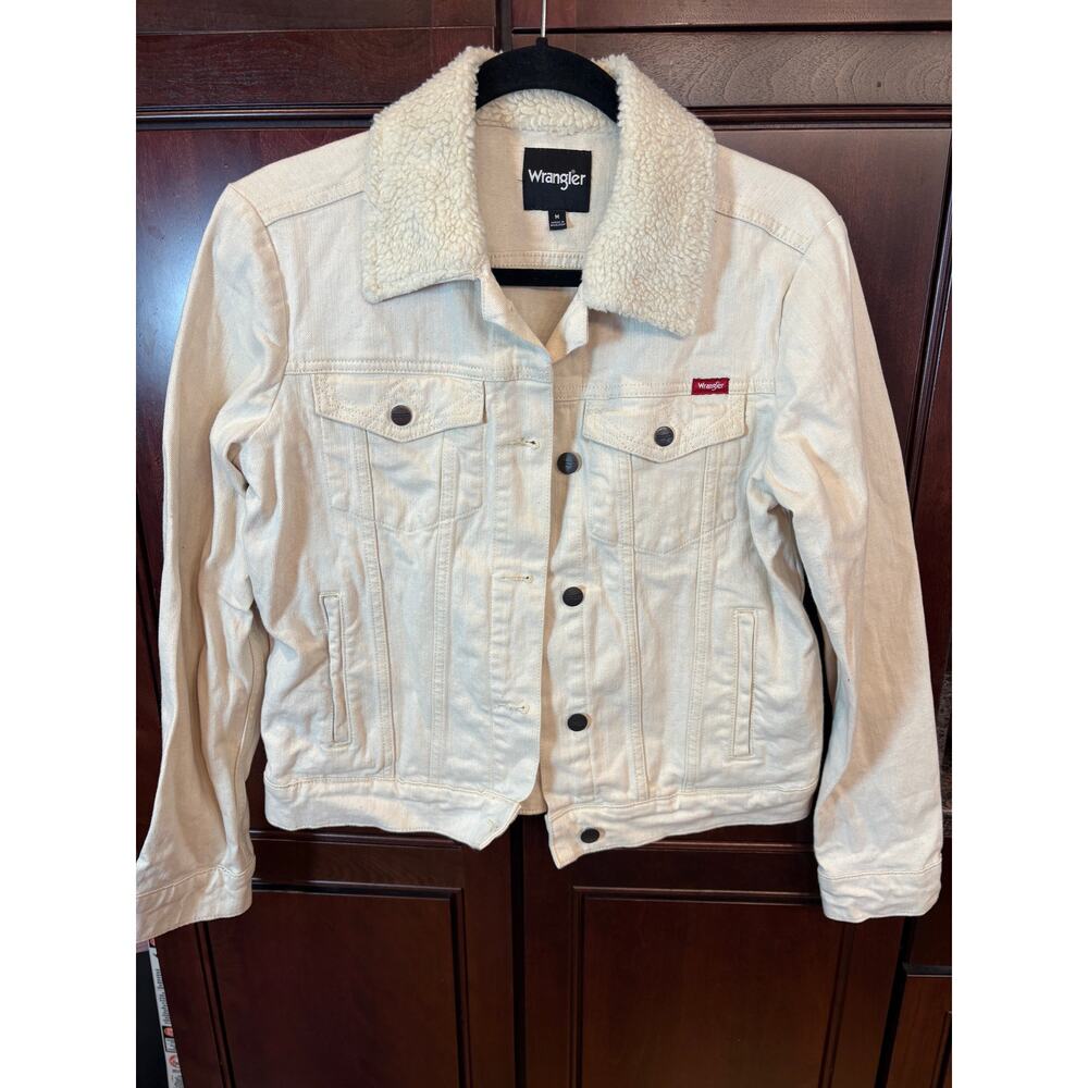 Wrangler Trucker Cream Jacket with Sherpa Collar Size M